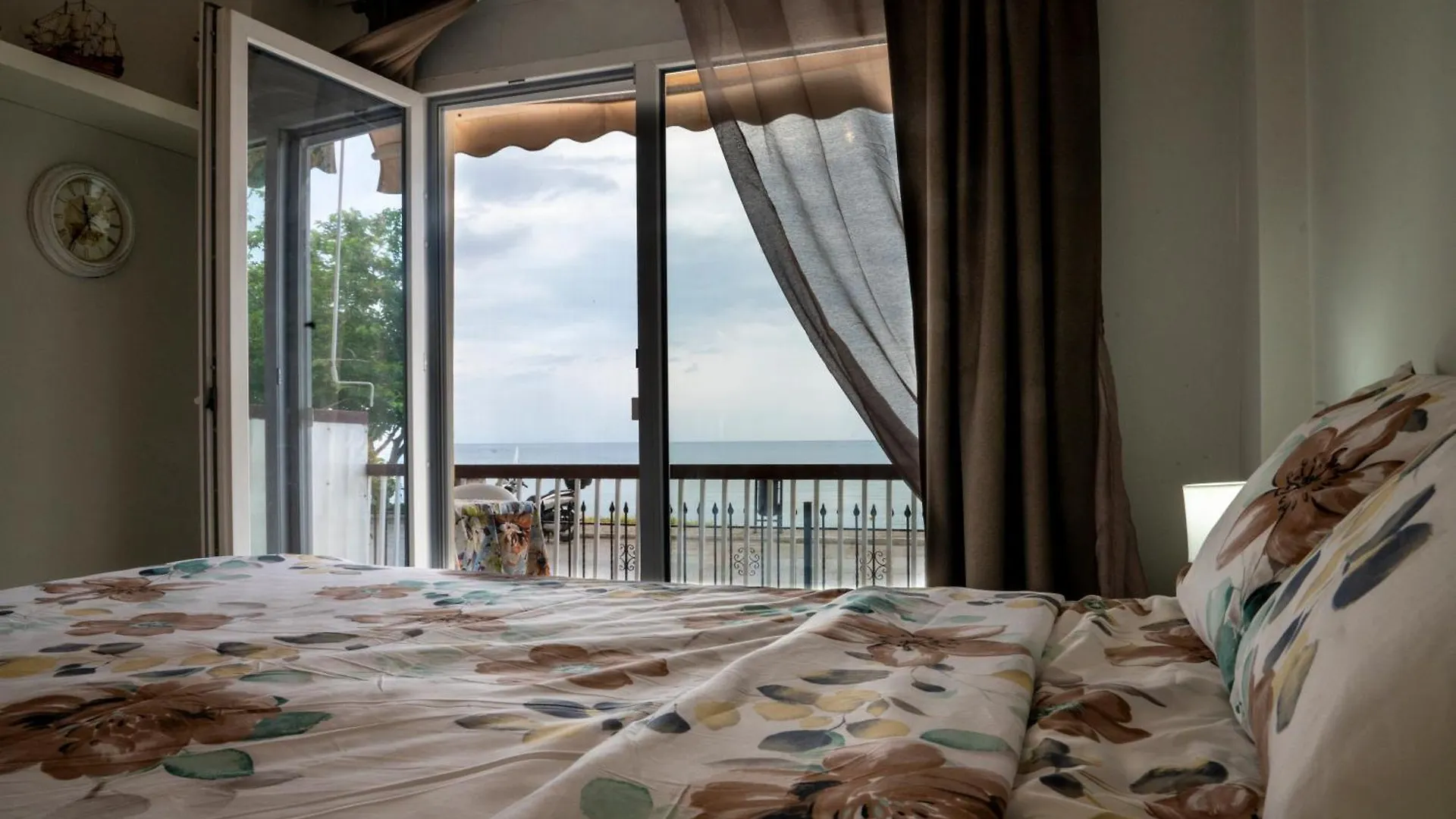 B&G Beach Bliss Apartment Nea Iraklia